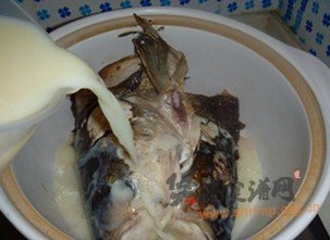 豆浆鱼头汤的做法