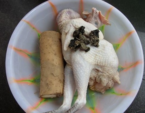 山药母鸡煲的做法