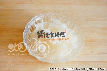 山楂银耳羹的做法