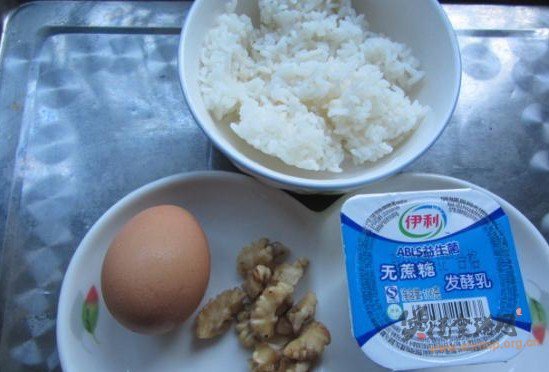 蛋奶核桃粥的做法