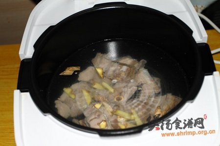 杂粮脊骨汤的做法