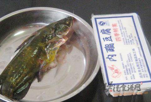 昂刺鱼炖豆腐的做法