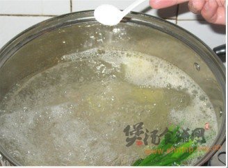 冬瓜排骨海带汤的做法