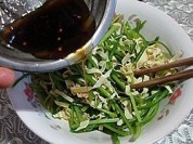 蒜薹拌百叶的做法