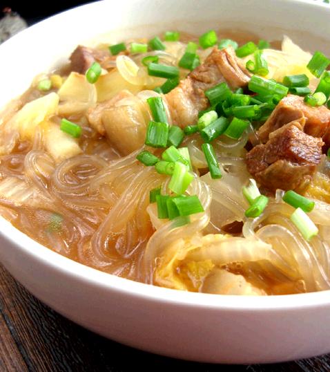 酸菜猪肉炖粉丝的做法