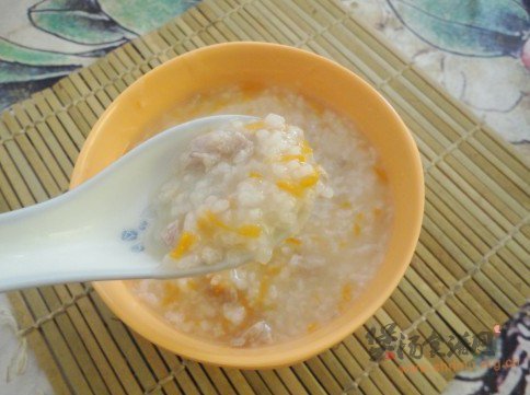 红萝卜瘦肉粥的做法