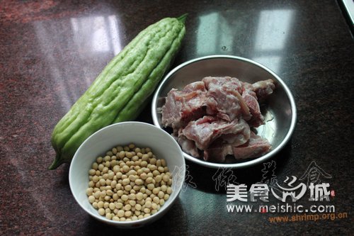 猪骨黄豆苦瓜汤的做法