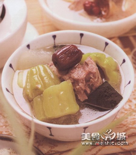 冬瓜苦瓜脊骨汤的做法