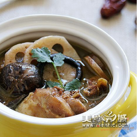 莲藕香菇鲜鸡汤的做法