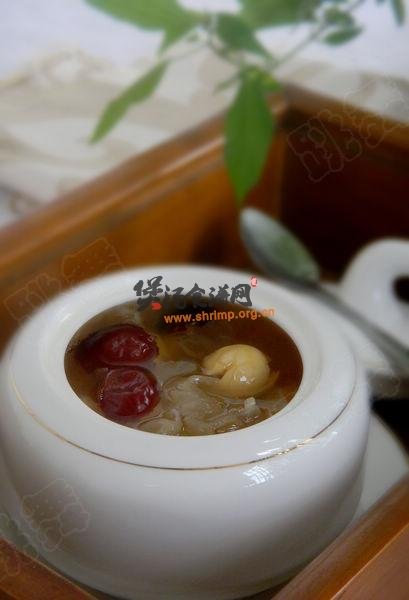 (2)冰糖银耳莲子羹的做法