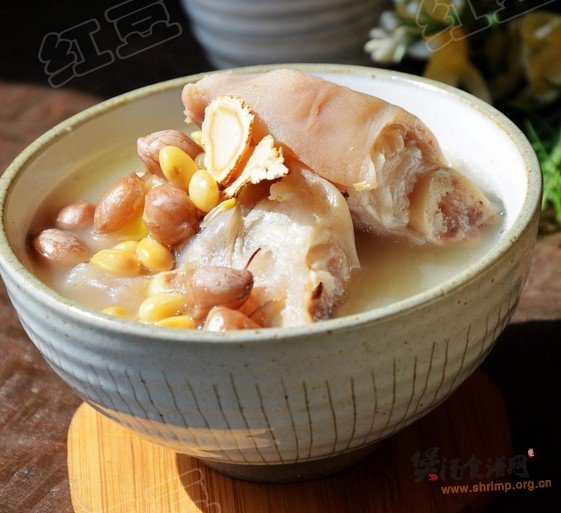 参归花生黄豆煲猪蹄的做法