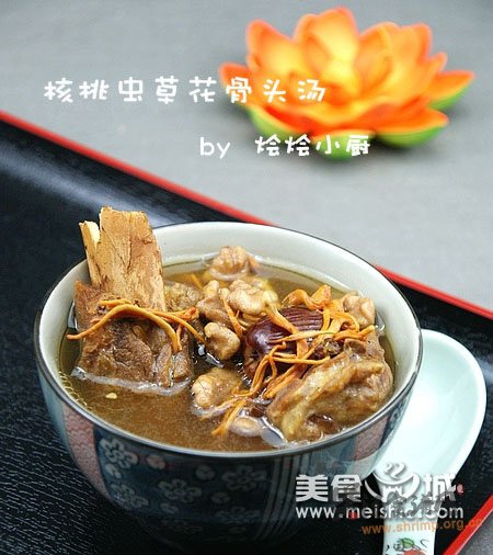 核桃虫草花骨头汤的做法