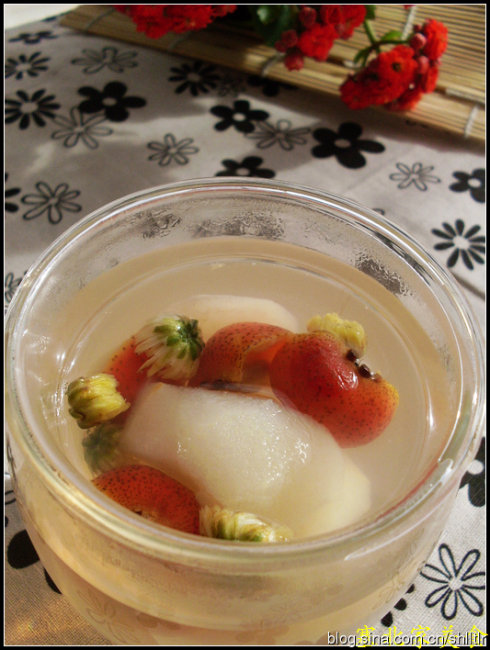 雪梨山楂菊花茶的做法