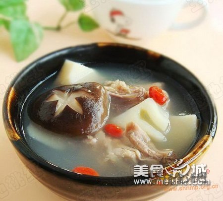 香菇春笋煲鸡汤的做法