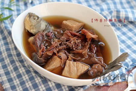 绵茵陈鲫鱼汤的做法