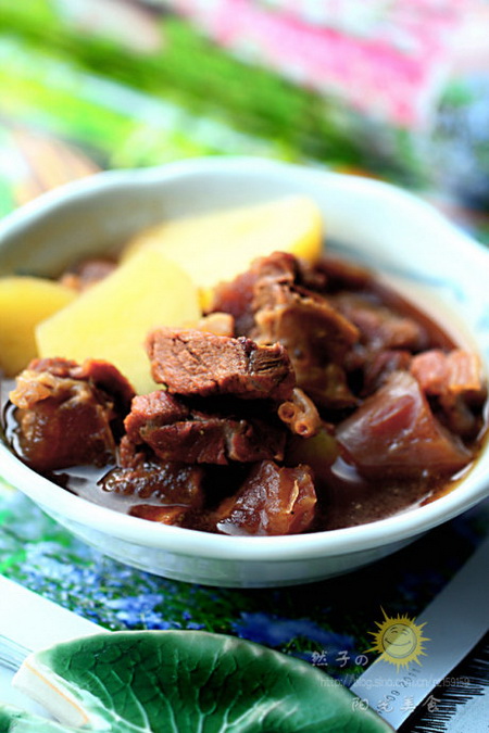 土豆咖喱炖牛肉的做法