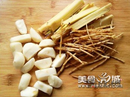 茅根竹蔗煲马蹄的做法