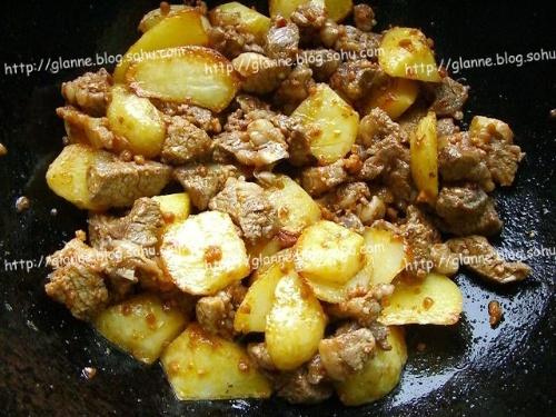 沙嗲牛肉杂菜汤的做法