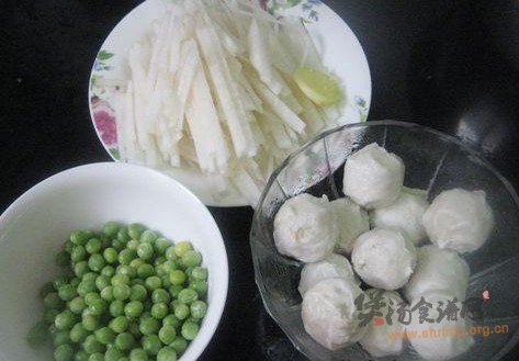 萝卜丝鱼丸汤的做法