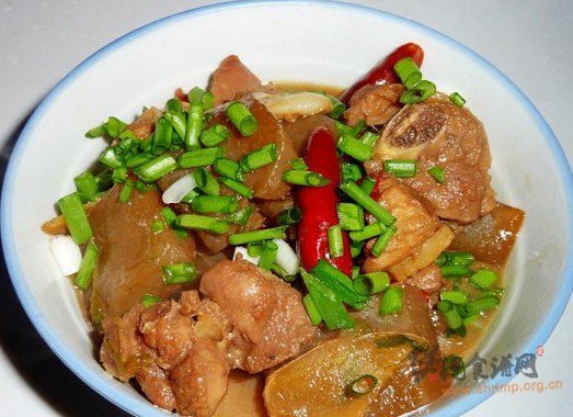 鸭腿魔芋煲的做法