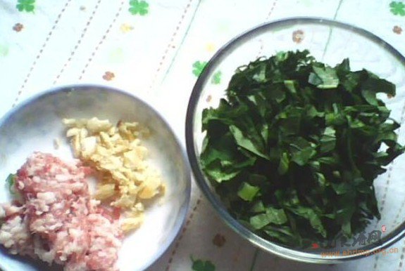 冬寒菜肉末杏仁粥的做法