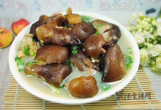 腊猪腿煲绿豆的做法