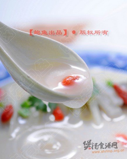 萝卜枸杞鲫鱼汤的做法