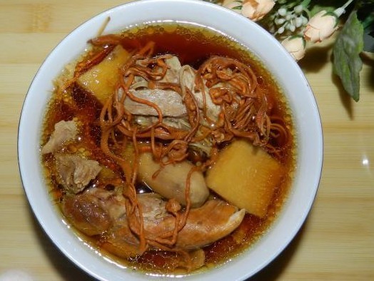 虫草花山药鸭腿煲的做法