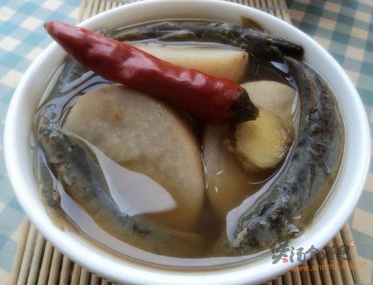 泥鳅芋子煲的做法