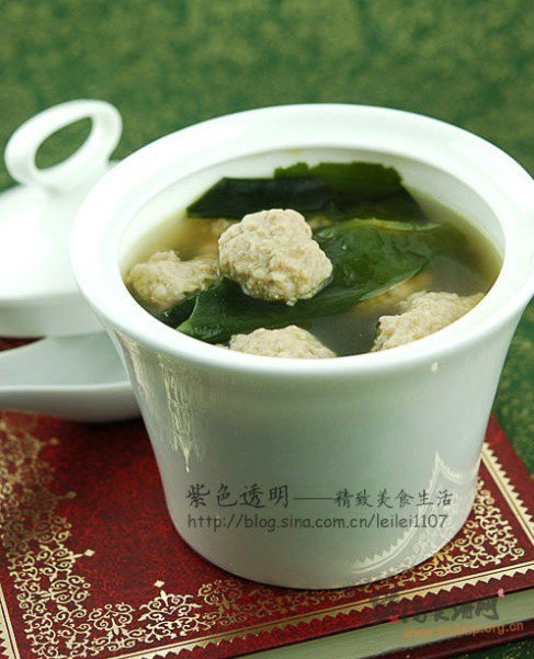 裙带菜汆丸子汤的做法