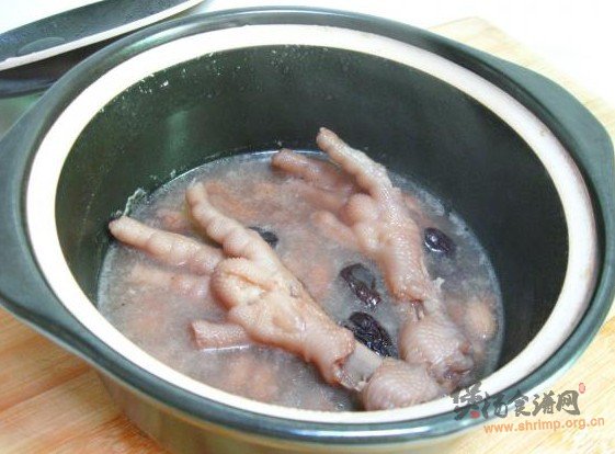 花生鸡脚汤的做法