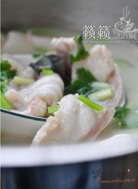 皮蛋豆腐鱼片汤的做法