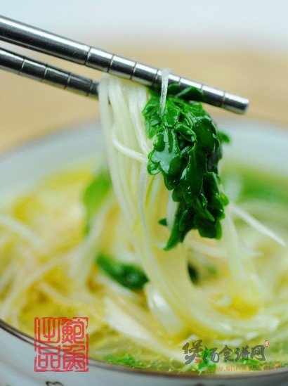 荠菜鸡丝汤面的做法