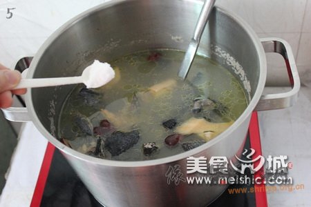 榴莲壳乌鸡汤的做法
