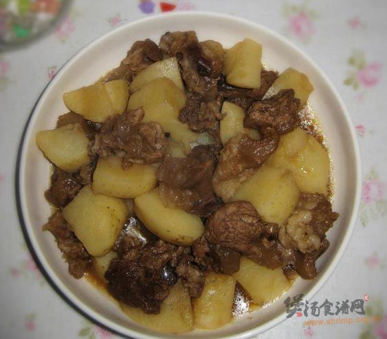 牛肉筋炖土豆的做法