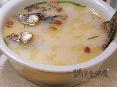 砂仁陈皮鲫鱼汤的做法