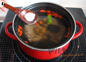 三七蜜枣牛肉汤的做法