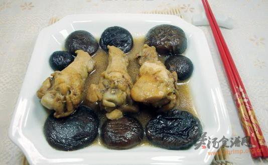 香菇炖鸡腿的做法
