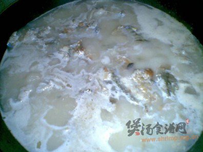 鱼骨头豆腐汤的做法