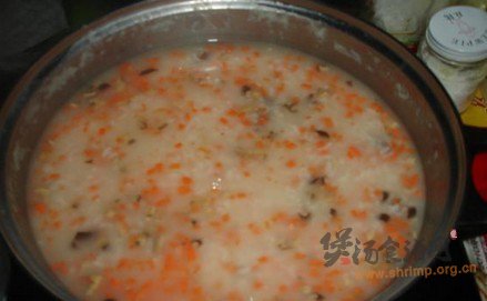 胡萝卜香菇鸡味粥的做法