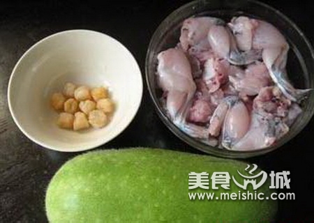 瑶柱节瓜田鸡汤的做法