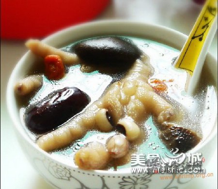 花生眉豆鸡脚汤的做法