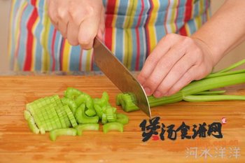 鲜虾酥皮奶油浓汤的做法