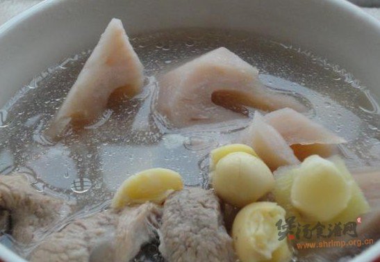 脊骨莲藕莲子汤的做法