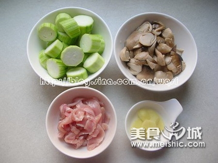 草菇丝瓜肉片汤的做法