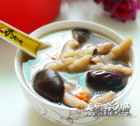 花生眉豆鸡脚汤的做法