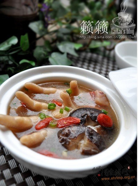 香菇枸杞鸡脚汤的做法