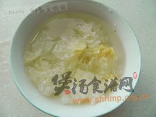 红糖皂角米银耳羹的做法