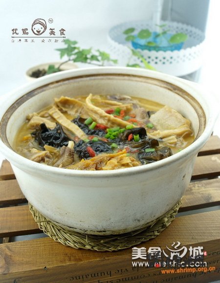密制笋干老鸭煲的做法