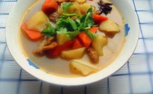 猪肉炖土豆胡萝卜的做法